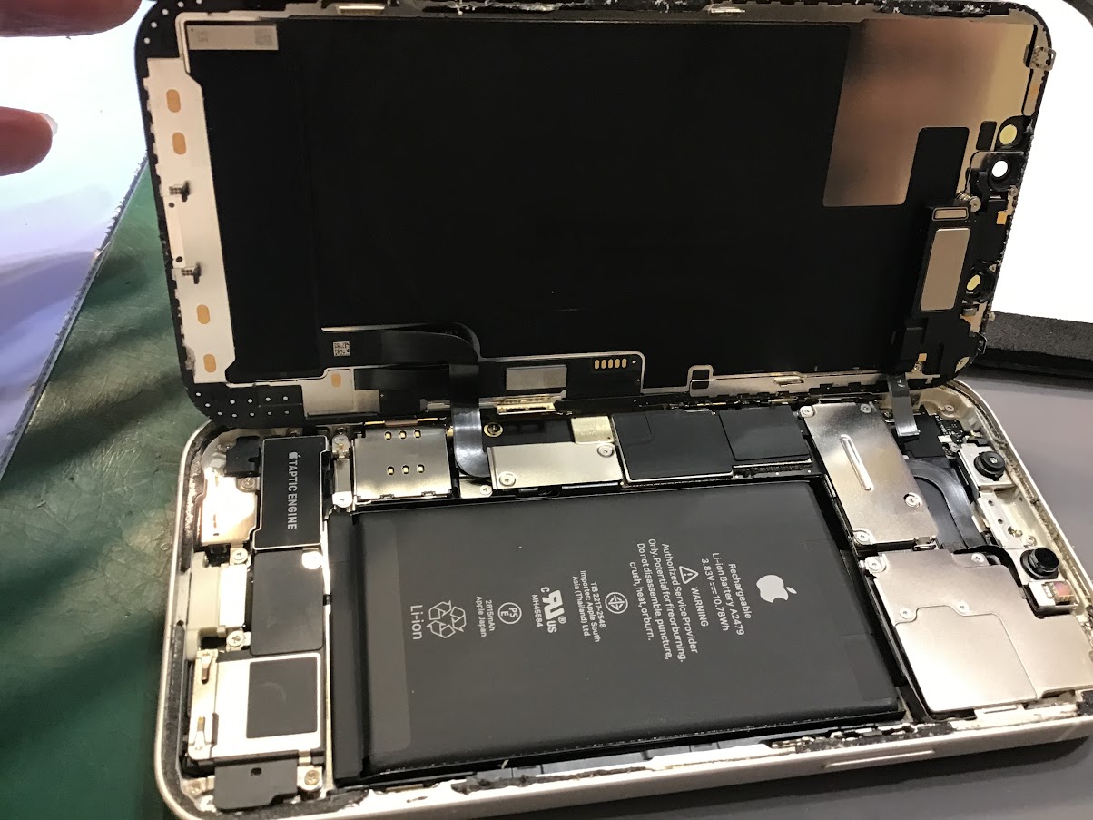 iPhone12のバッテリー交換ならデータそのまま修理可能なスマホ修理工房セレオ甲府店へ！